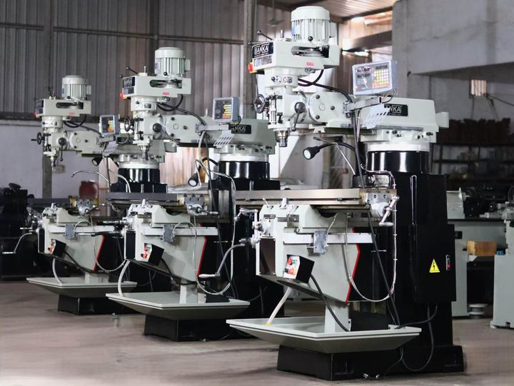 Turret Milling Machines Information: Working Principles & Manufacturing Uses